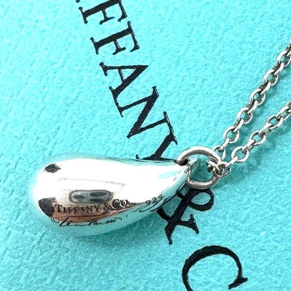 Authentic Tiffany & Co. Elsa Peretti Small Teardrop Pendant Necklace.